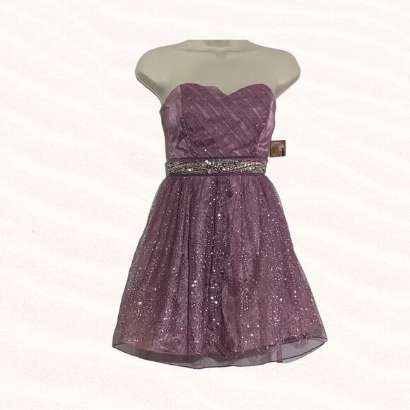 Trixxi NWT Sweetheart Beaded & Glitter Mini Party Dress Size 5 Homecoming - Picture 1 of 4